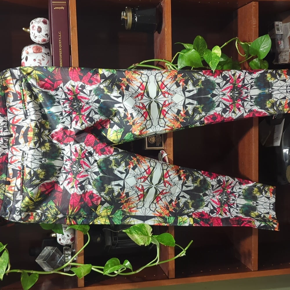 Capris Pants - Picture 2 of 3